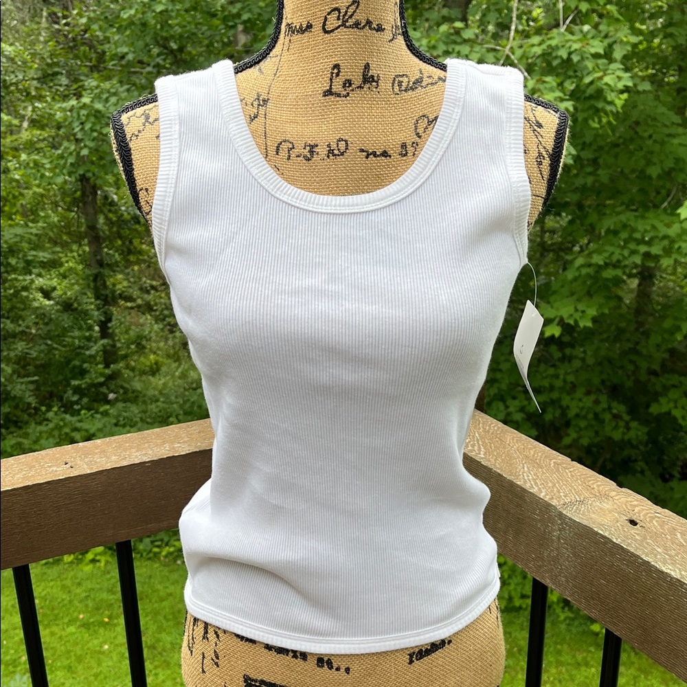NWT Women’s Liz Claiborne white classic tank top size small